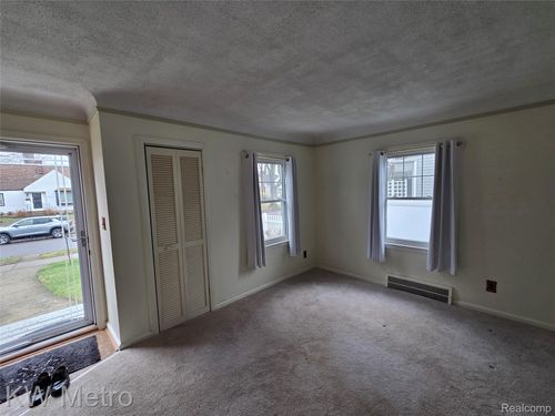 1035 N Vermont Ave, Royal Oak, MI, 48067-1409 | Card Image