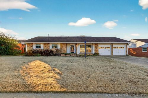 737 Crown Dr, Bartlesville, OK, 74006-8936 | Card Image