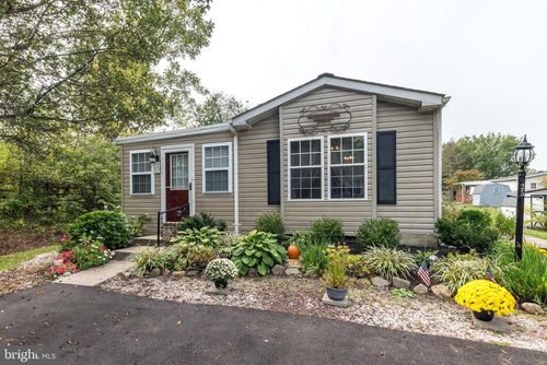 25 Chestnut Ct E, HARLEYSVILLE, PA, 19438-2947 | Card Image