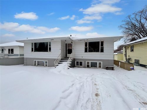 1623 19th St W, Saskatoon, SK, S7M1C5 | Card Image