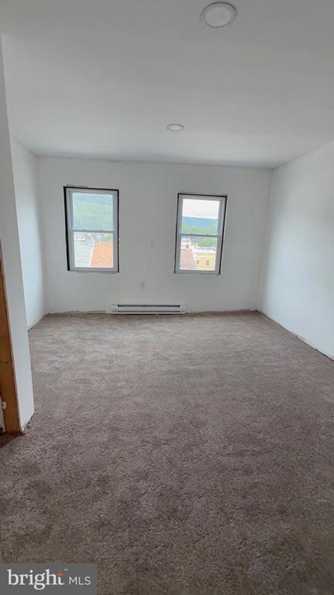 926 - 924 W Spruce St, Home with 3 bedrooms, 2 bathrooms and null parking in Coal Township PA | Image 13