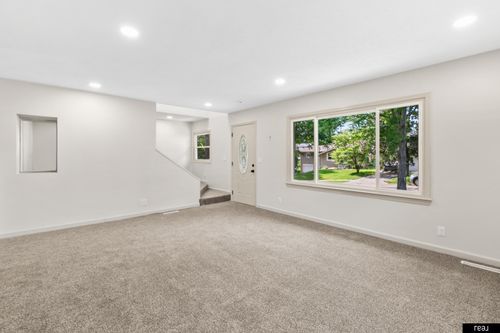 9144 Meredith Ave, Omaha, NE, 68134-3963 | Card Image