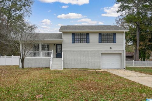 1013 Normandale Cir, Bessemer, AL, 35023-4336 | Card Image