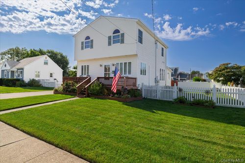 18 Dante Place, Babylon, NY, 11701 | Card Image
