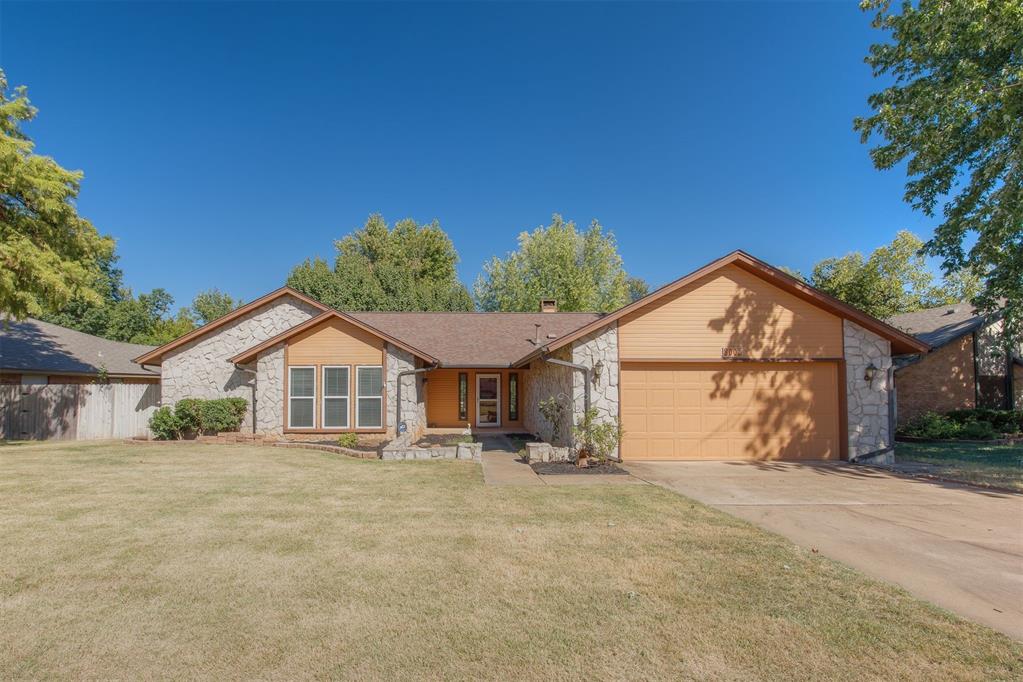 Lakeside Cir, Edmond, OK 73012