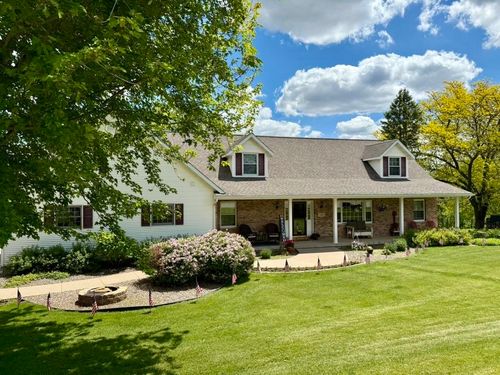 420 Front St, Bloomington, WI, 53804-9644 | Card Image