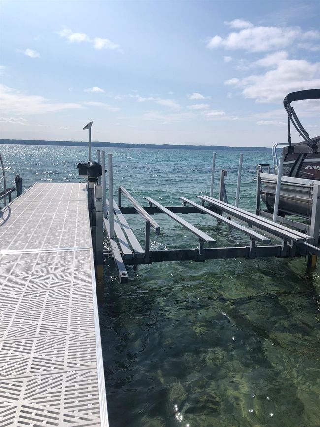 Dock sections and hoist included in sale. | Image 5