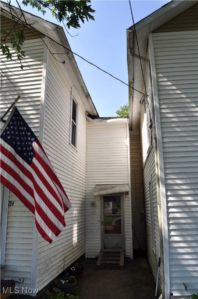 82 W 1 St St, House other with 5 bedrooms, 2 bathrooms and null parking in Frazeysburg OH | Image 7