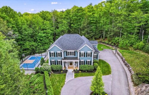 14 Aspen Ln, Bedford, NH, 03110-4854 | Card Image