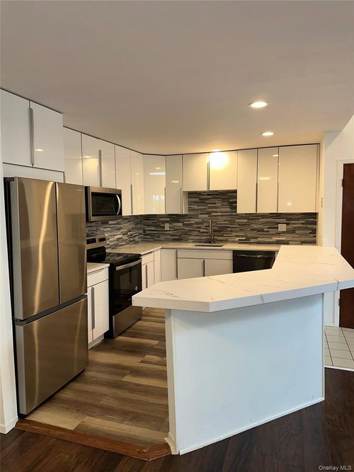 83-83 Manorhaven Blvd, Port Washington, NY, 11050-1521 | Card Image