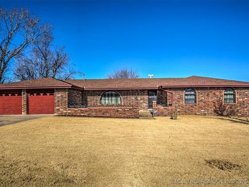 6712 Dorsett Dr, Bartlesville, OK, 74006-9033 | Card Image