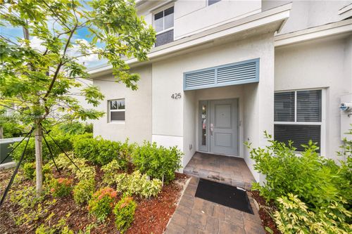 425 Ne 1st Dr, Florida City, FL, 33034-2275 | Card Image