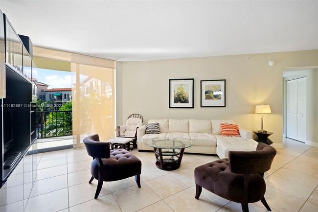 APT-717 - 55 Merrick Way, Condo with 2 bedrooms, 2 bathrooms and null parking in Coral Gables FL | Image 7