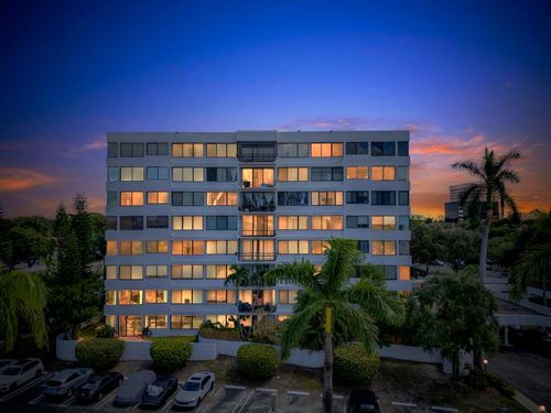 202-1500 Presidential Way, West Palm Beach, FL, 33401-1817 | Card Image