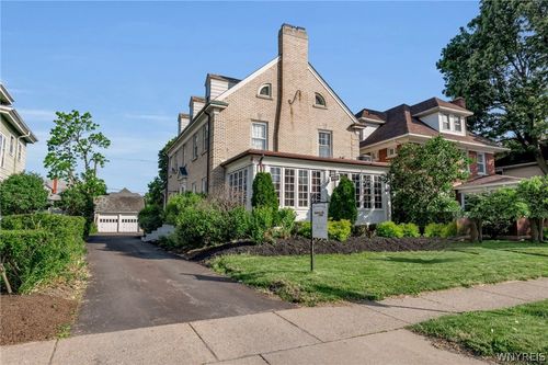 2740 Main St, Buffalo, NY, 14214-1702 | Card Image