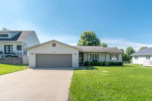 434 Amber Ln, Elk Run Heights, IA, 50707-1400 | Card Image
