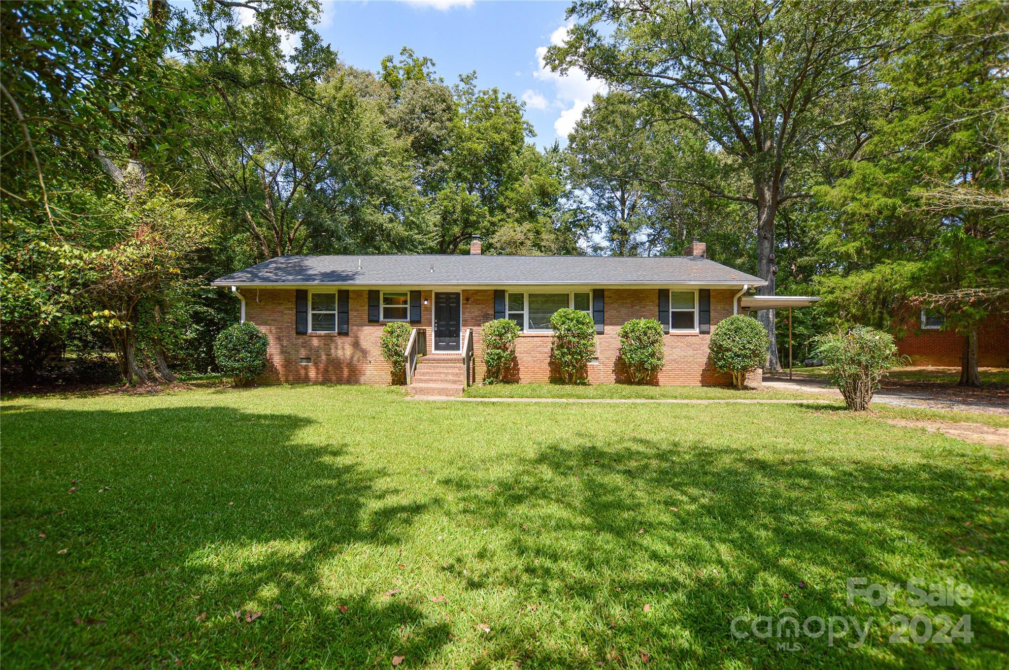 Allister Dr, Charlotte, NC 28227