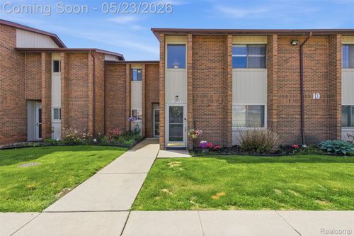 33745 Pondview Cir, Livonia, MI, 48152-1472 | Card Image