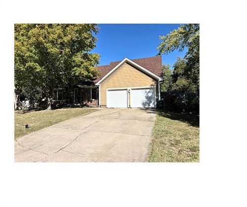 111 Jamar Drive, Peculiar, MO, 64078 | Card Image