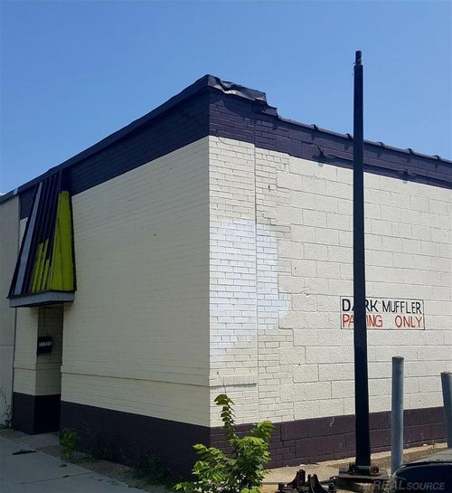 21326 Gratiot Ave, Eastpointe, MI, 48021-2832 | Card Image