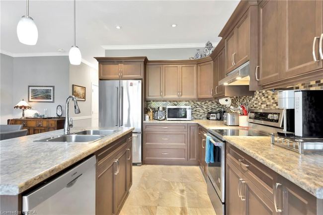 1 - 41 Garden Ave, Townhouse with 4 bedrooms, 3 bathrooms and 3 parking in Brantford ON | Image 7