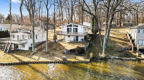 1017 E Hess Lake Dr, Grant, MI, 49327-9308 | Card Image