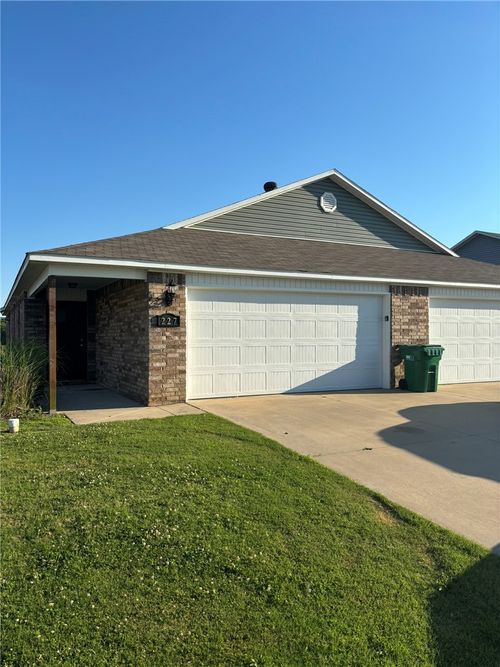 227 E Anabranch Ct, Farmington, AR, 72730-3082 | Card Image