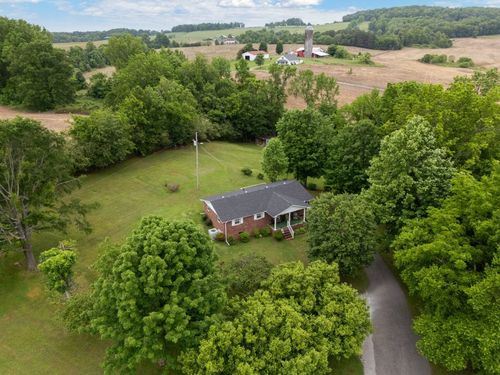 257 Cantrell Ln, McMinnville, TN, 37110-4025 | Card Image