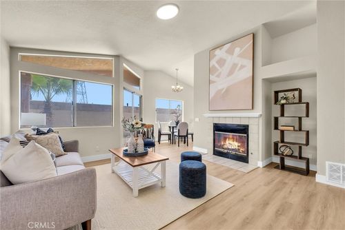 14419 Woodland Dr, Fontana, CA, 92337-1201 | Card Image
