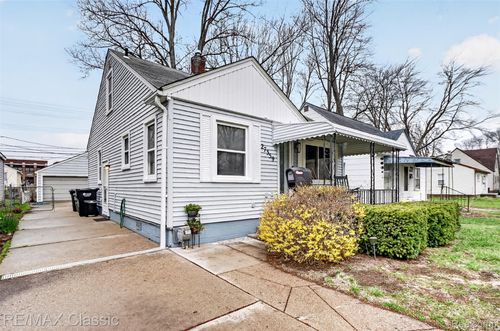 27359 Brettonwoods St, Madison Heights, MI, 48071-3209 | Card Image