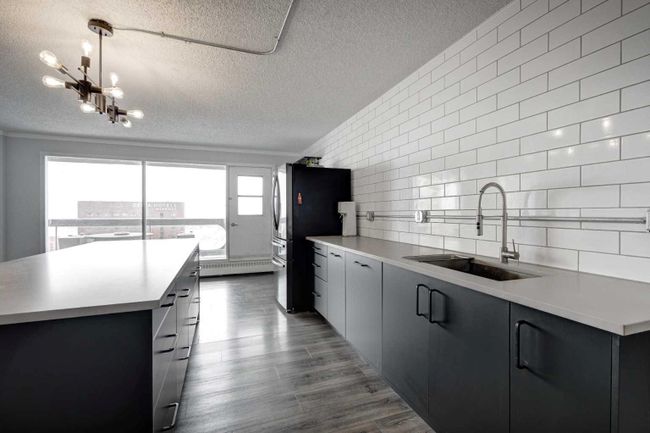 2912 - 221 6 Avenue Se, Home with 2 bedrooms, 1 bathrooms and 2 parking in Calgary AB | Image 9