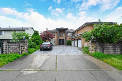 7251 Ash St, House other with 7 bedrooms, 8 bathrooms and null parking in Richmond BC | Image 2