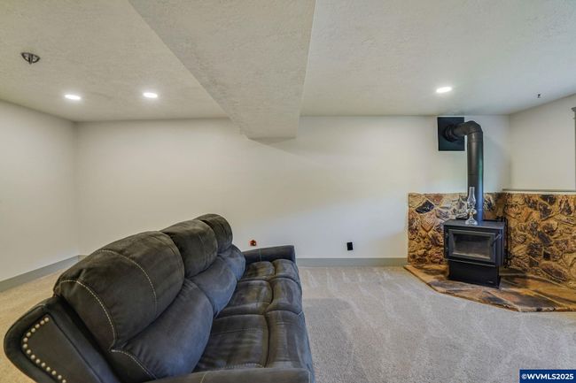 241 Silver Loop, House other with 4 bedrooms, 3 bathrooms and null parking in Silverton OR | Image 32