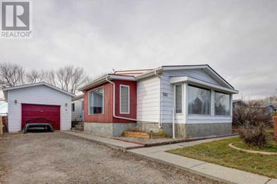 806 Bayview Rd, House other with 3 bedrooms, 3 bathrooms and 3 parking in Strathmore AB | Image 1