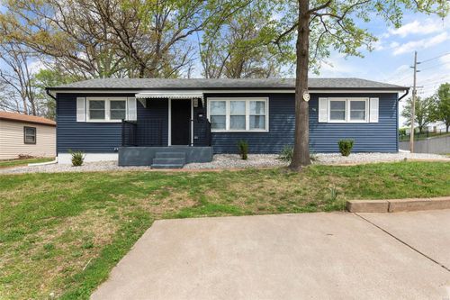 449 Hillcrest Blvd, Ballwin, MO, 63021-5224 | Card Image