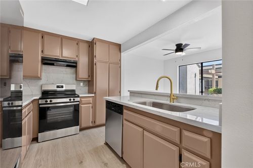 201-450 W W Vermont, Escondido, CA, 92025 | Card Image