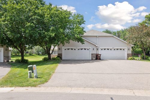 8891 Thomas Dr, Woodbury, MN, 55125-7600 | Card Image