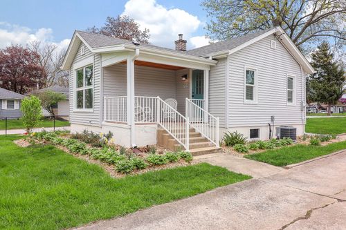 102 E 56th St, Westmont, IL, 60559-2034 | Card Image