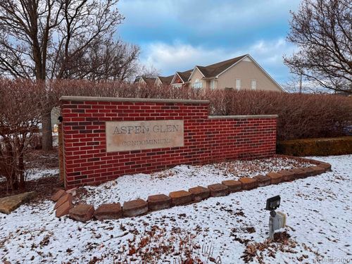 35149 Woodbury Dr, New Baltimore, MI, 48047-4364 | Card Image