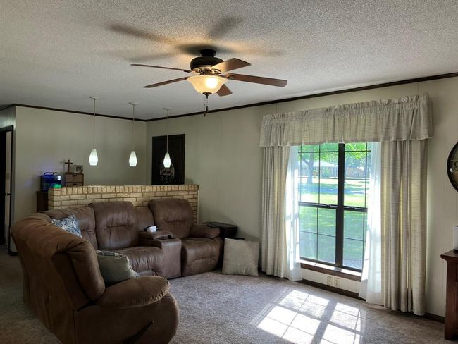 203 Webb Ave, House other with 3 bedrooms, 2 bathrooms and 2 parking in Teague TX | Image 4