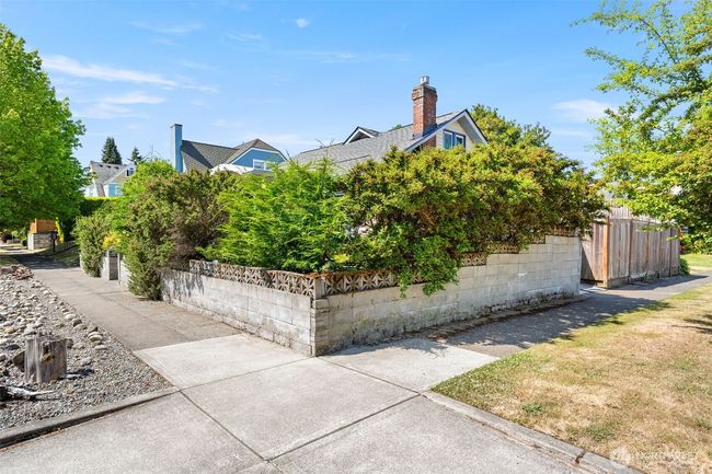 Driveway off of Alder | Image 38
