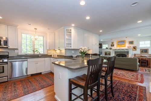 6 Willow St, Wellesley, MA, 02481-5613 | Card Image