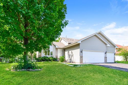 5203 Kings Xing, Brooklyn Park, MN, 55443-3945 | Card Image