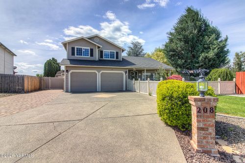 208 S 87th Pl, Yakima, WA, 98908-1480 | Card Image