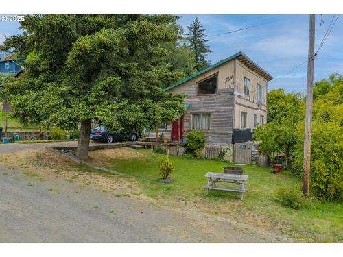 725 B St, Myrtle Point, OR, 97458-1344 | Card Image