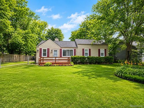 3404 Rockhaven Ave, Rochester Hills, MI, 48309-4049 | Card Image