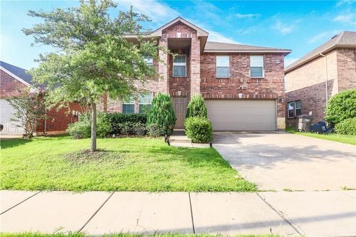 2324 Cavalry Dr, Fort Worth, TX, 76177-7253 | Card Image
