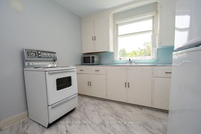 2449 Lansdowne St W, House other with 3 bedrooms, 1 bathrooms and 6 parking in Cavan Monaghan ON | Image 15