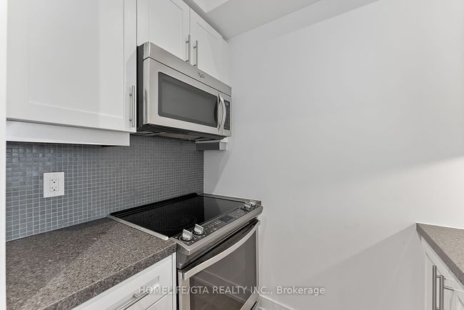 215 - 525 Adelaide St W, Condo with 3 bedrooms, 2 bathrooms and 1 parking in Toronto ON | Image 7
