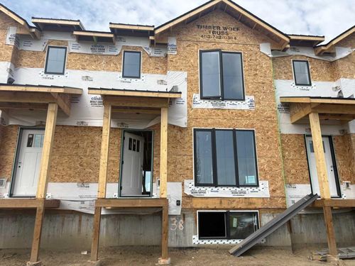 38 Station Drive, Sylvan Lake, AB, T4S0W7 | Card Image